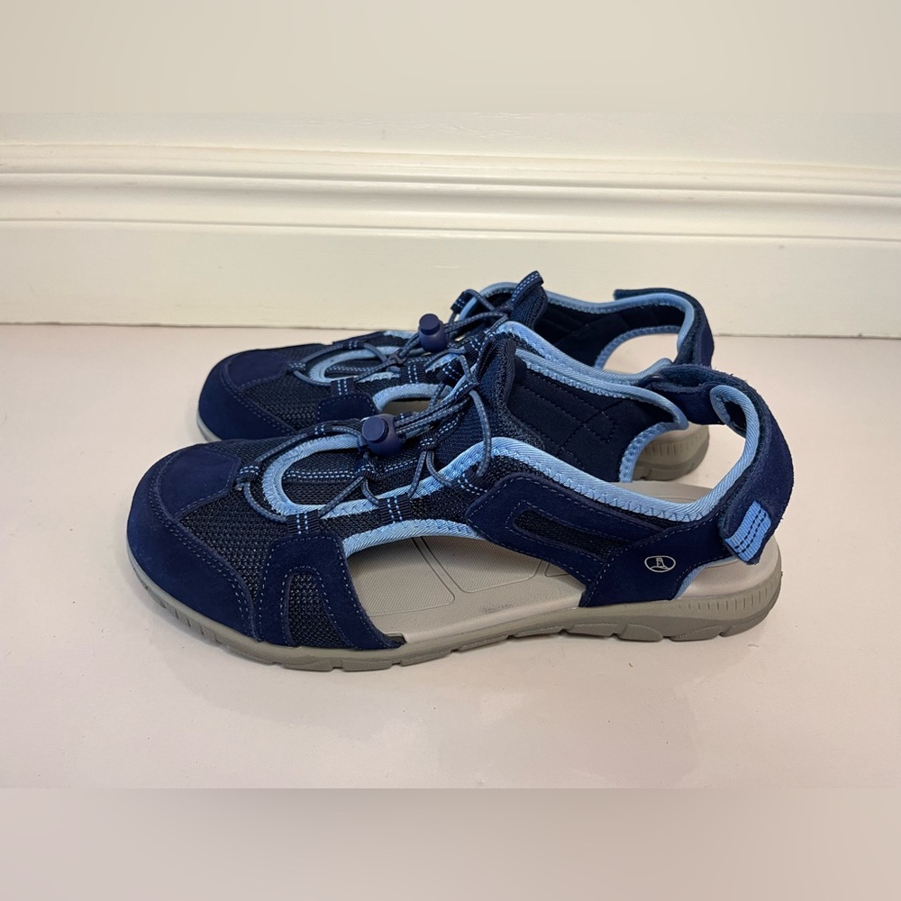 Lands’ End Women’s Size 11D 11 D Navy Dark Blue Closed Toe Water Shoes - Picture 2 of 11